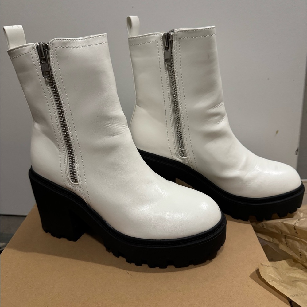 Urban Outfitters White and Black Heeled Boots with Platform Sole.  Size US 9